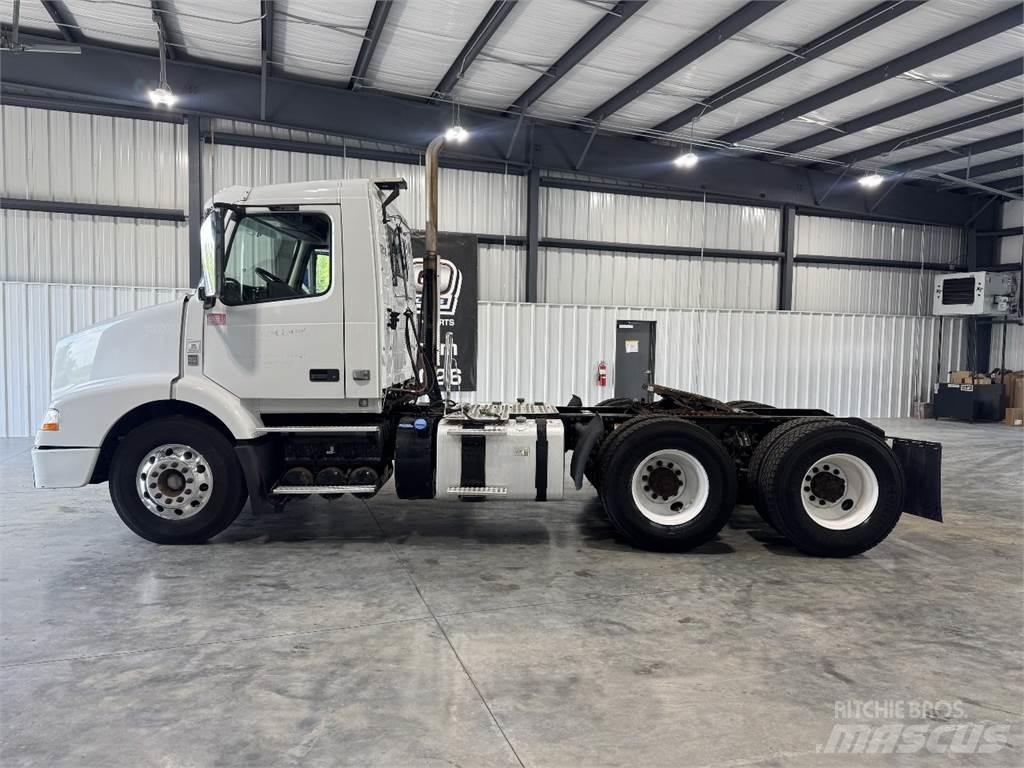 Volvo VNM 牵引车