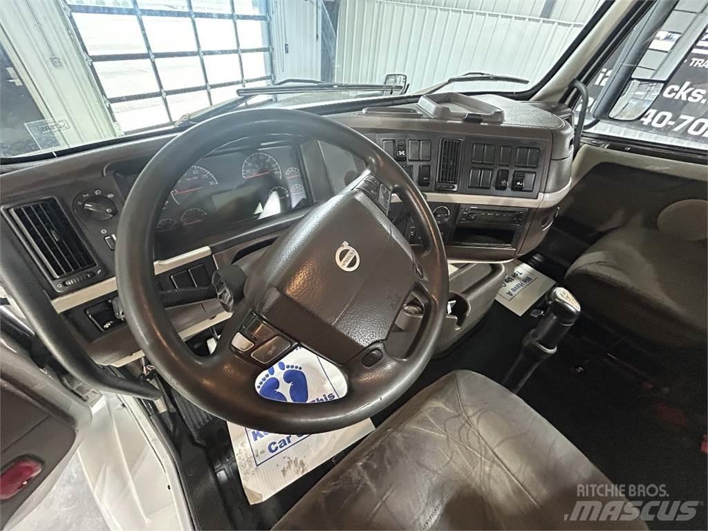 Volvo VNM64T200 牵引车