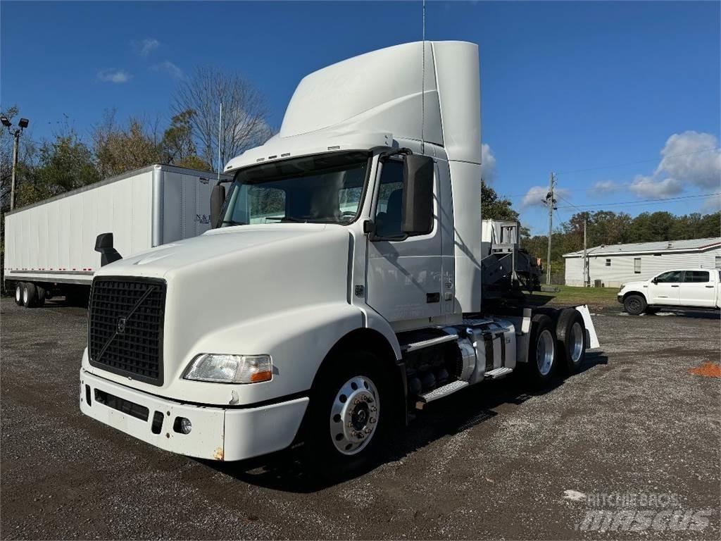 Volvo VNM64T200 牵引车