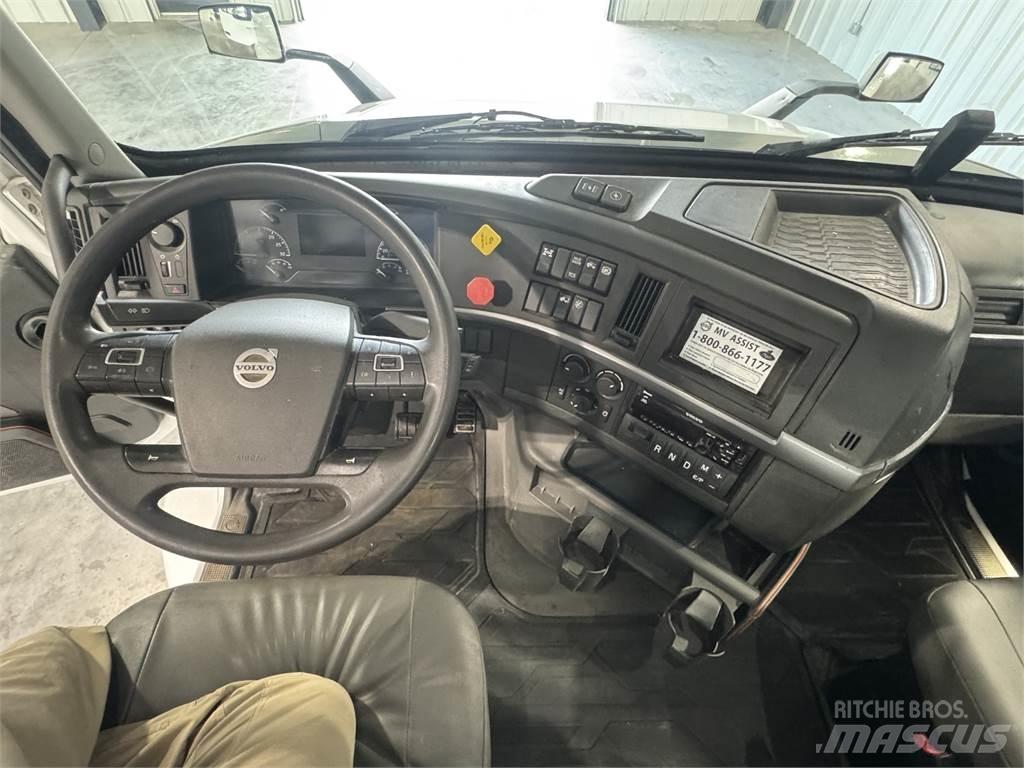 Volvo VNR64T300 牵引车