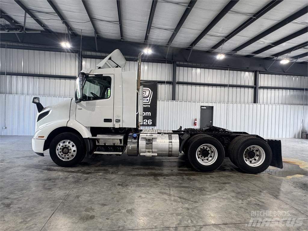 Volvo VNR64T300 牵引车