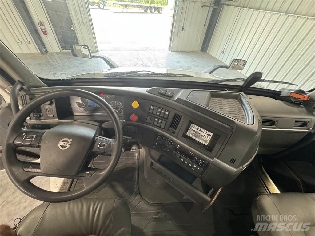Volvo VNR64T300 牵引车