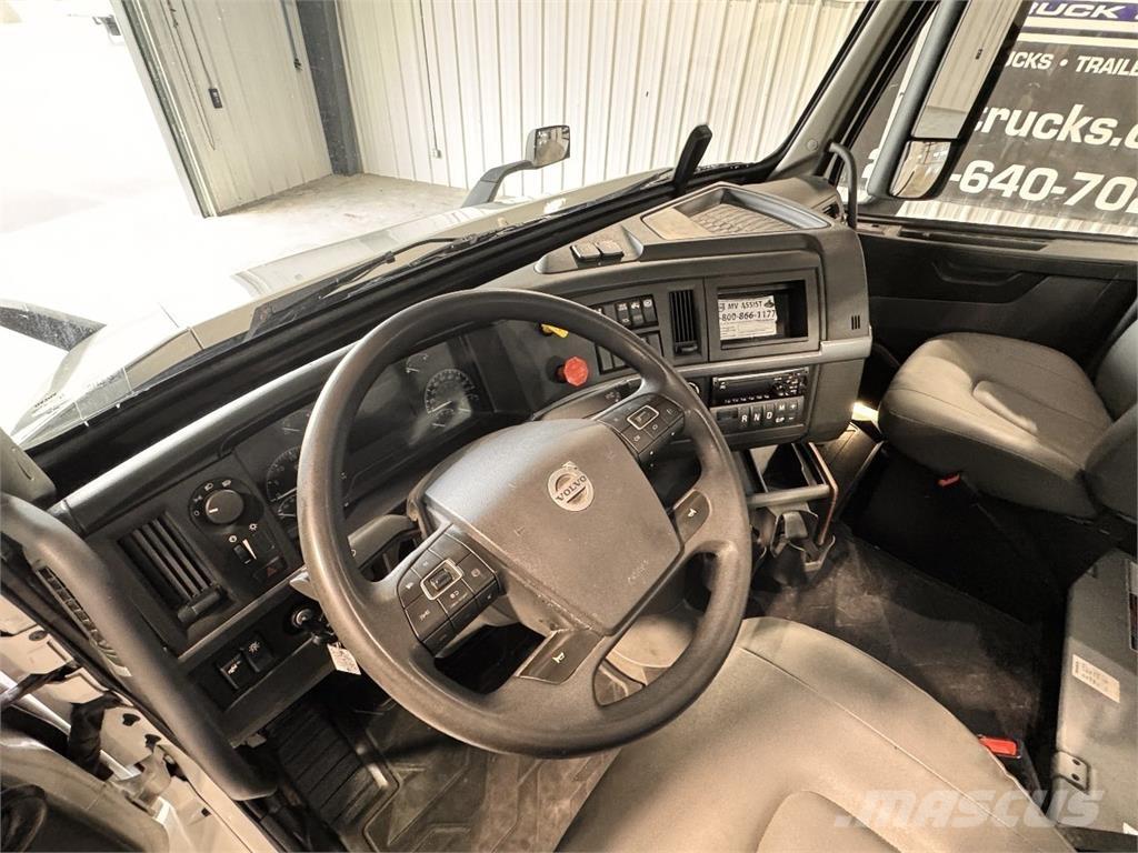 Volvo VNR64T300 牵引车