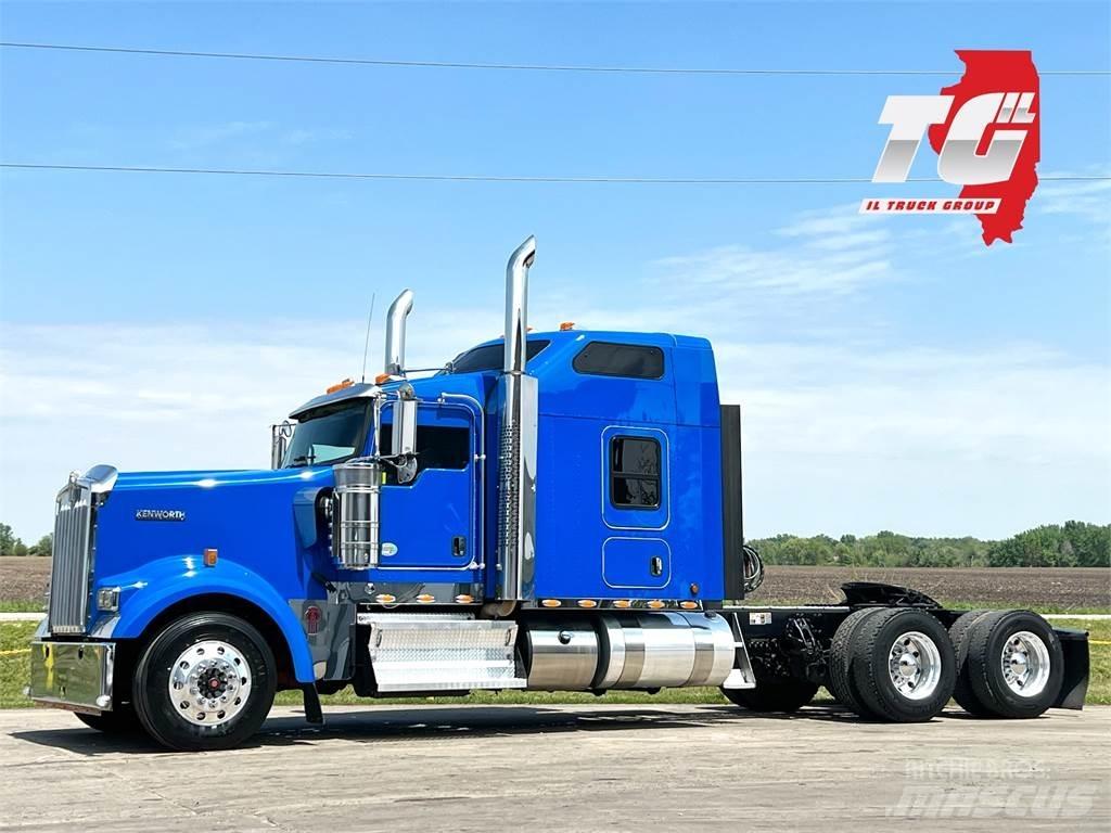 Kenworth W900 牵引车