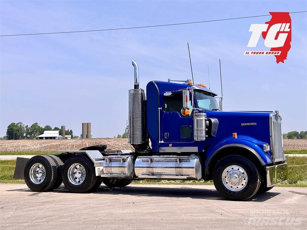 Kenworth W900 牵引车