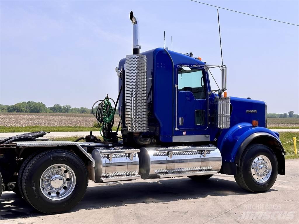 Kenworth W900 牵引车