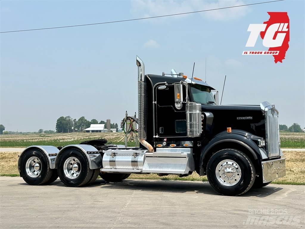 Kenworth W900 牵引车