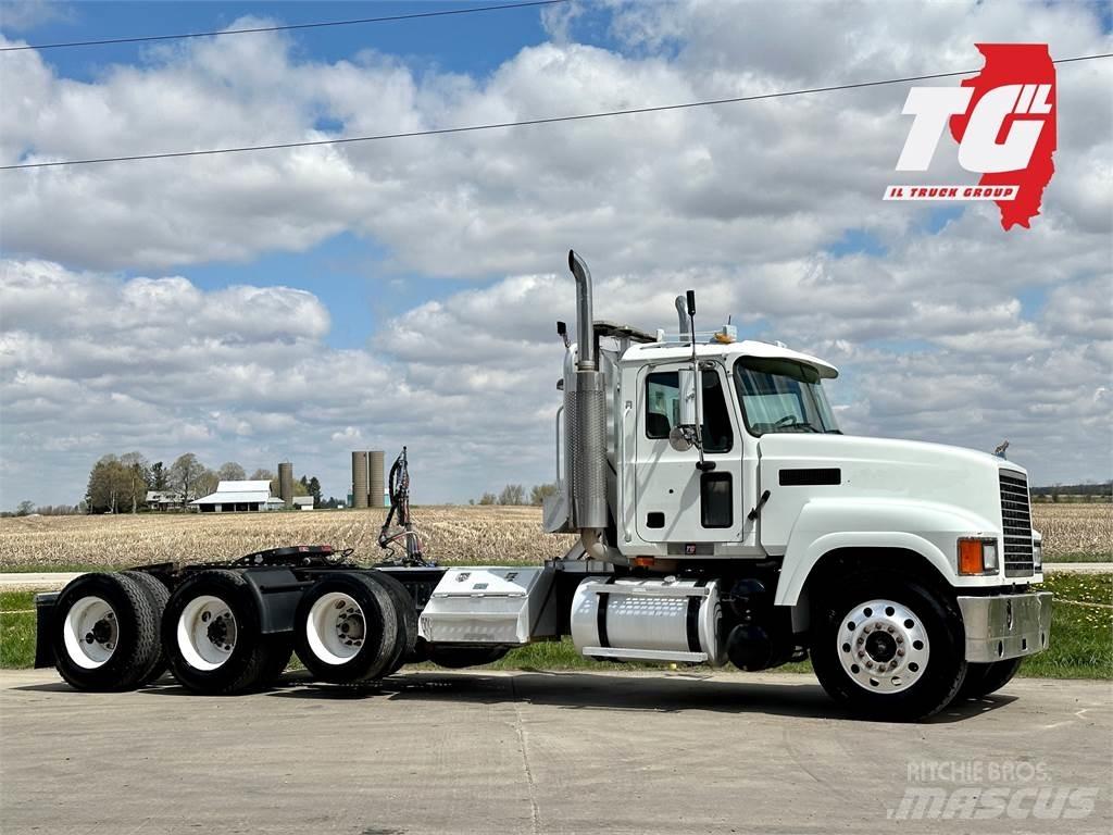 Mack CH613 牵引车