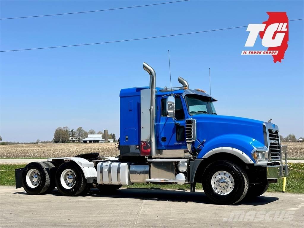 Mack Titan TD713 牵引车