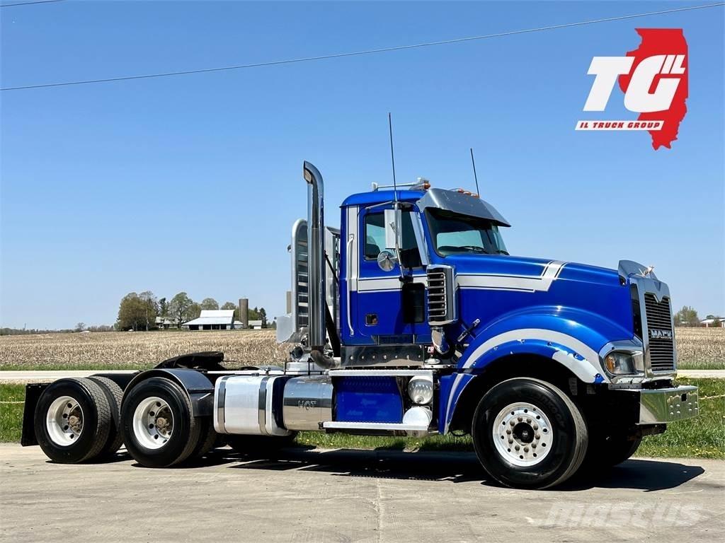 Mack Titan TD713 牵引车
