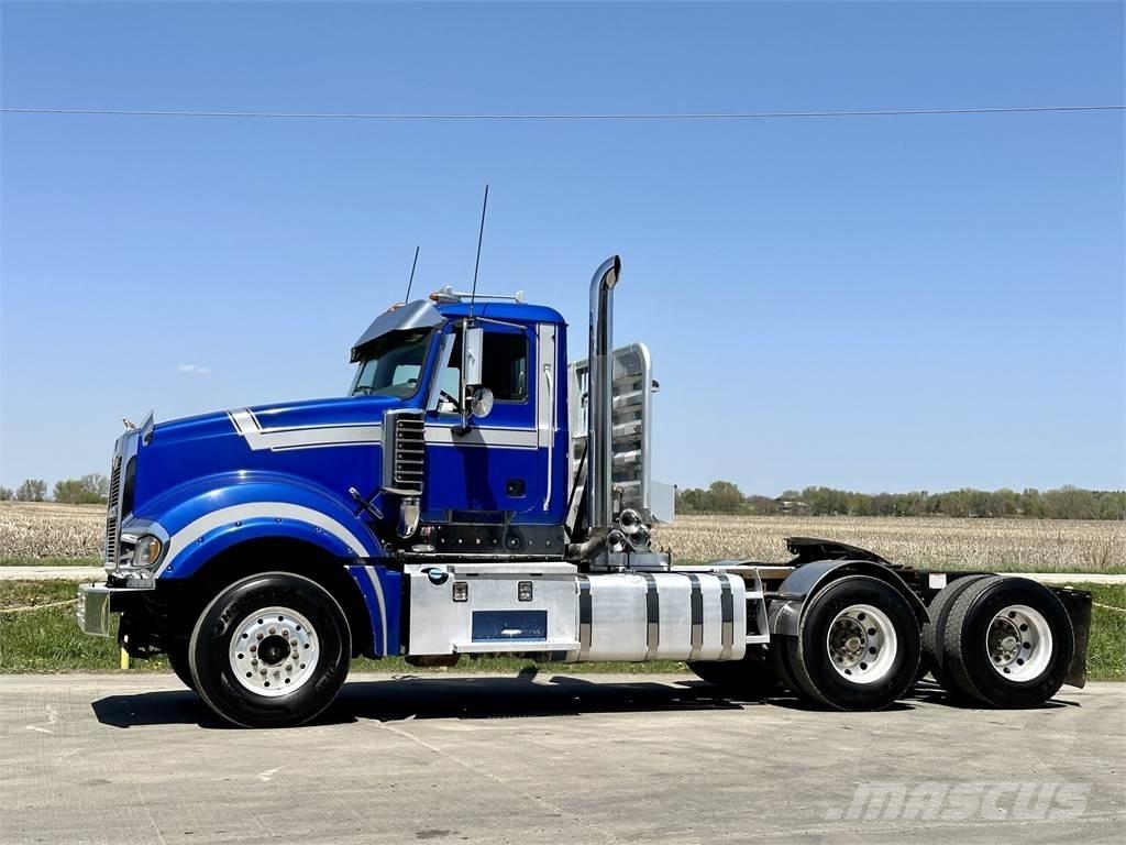Mack Titan TD713 牵引车