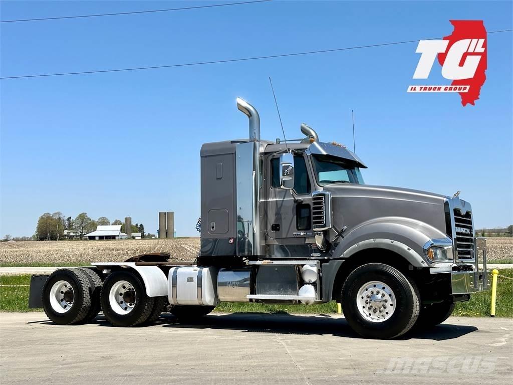 Mack Titan TD713 牵引车