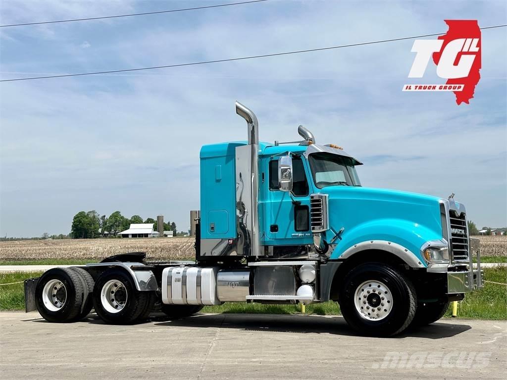 Mack Titan TD713 牵引车