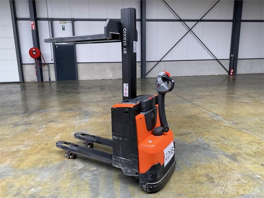 Toyota BT SWE080L 行走式堆垛机