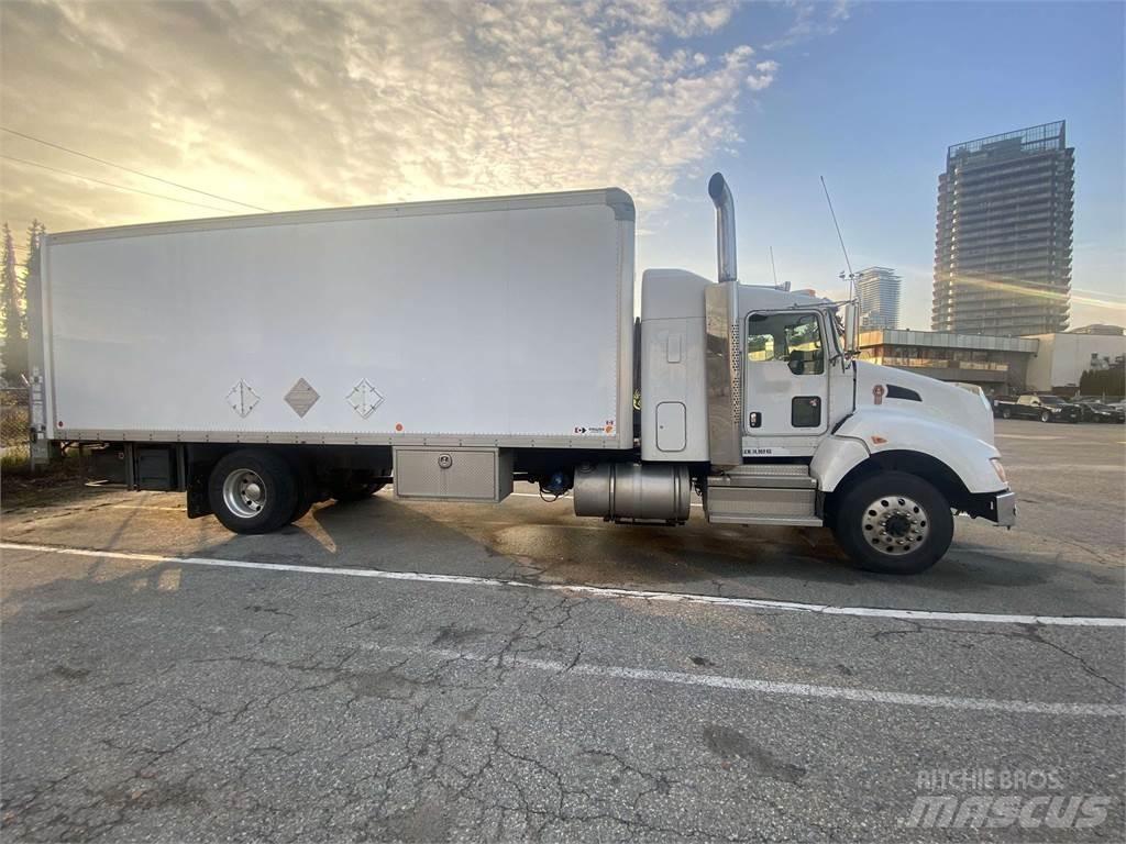 Kenworth T440 平板车