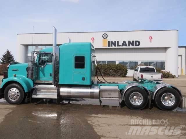 Kenworth W900 牵引车