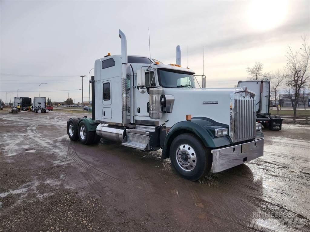 Kenworth W900L 牵引车