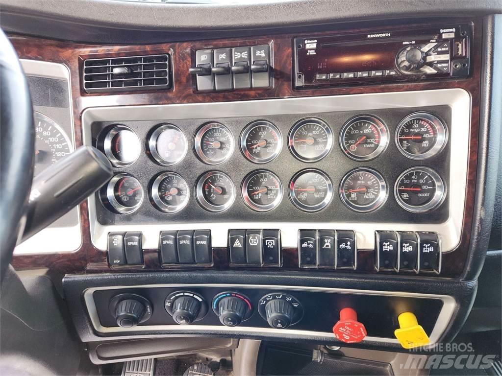 Kenworth W900L 牵引车
