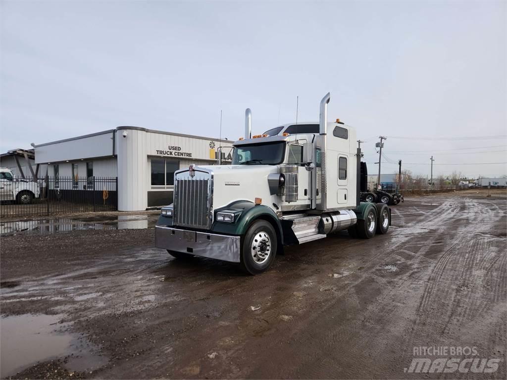 Kenworth W900L 牵引车