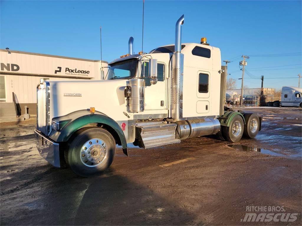 Kenworth W900L 牵引车