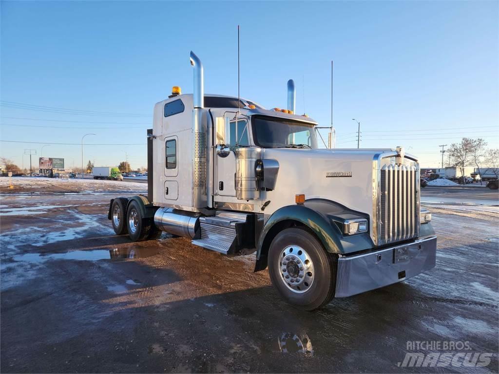 Kenworth W900L 牵引车