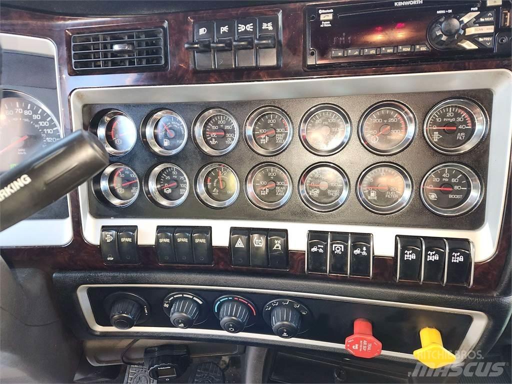 Kenworth W900L 牵引车