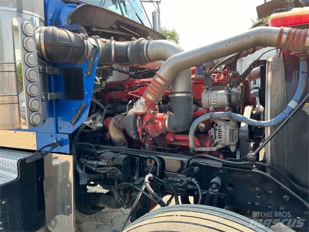 Kenworth W900L 牵引车
