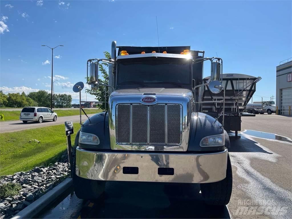 Peterbilt 348 自卸式货车