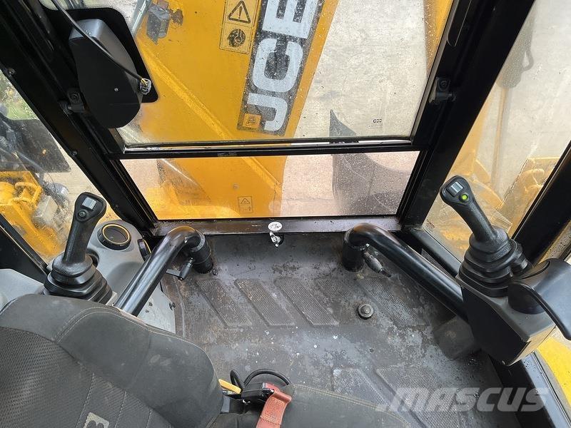 JCB 3CX Compact 履带挖掘机