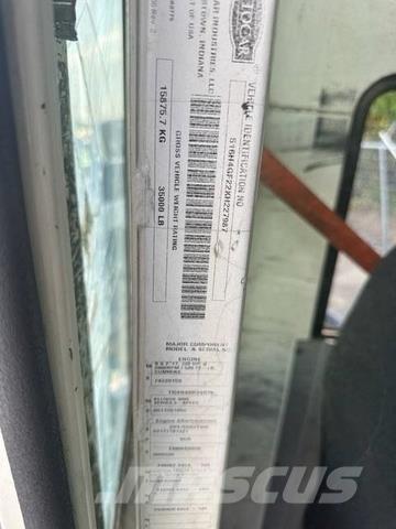 Autocar  码头牵引车