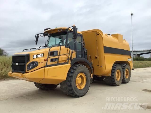 Bell B30E 水罐车
