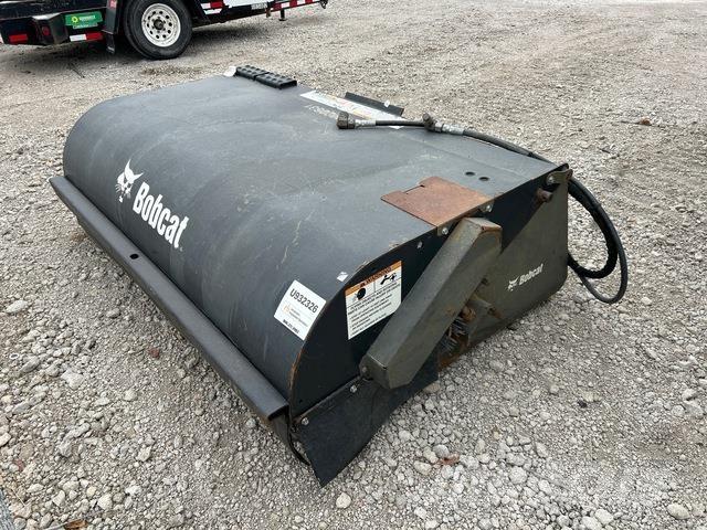 Bobcat  扫地机