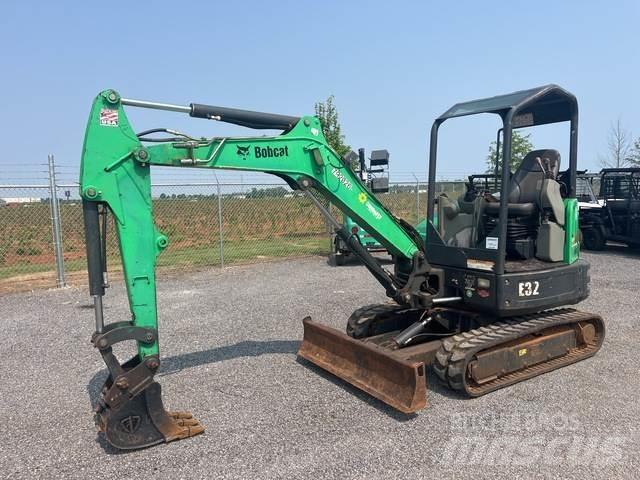 Bobcat E32 履带挖掘机