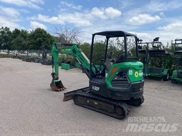 Bobcat E32 履带挖掘机