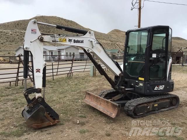 Bobcat E32i 履带挖掘机