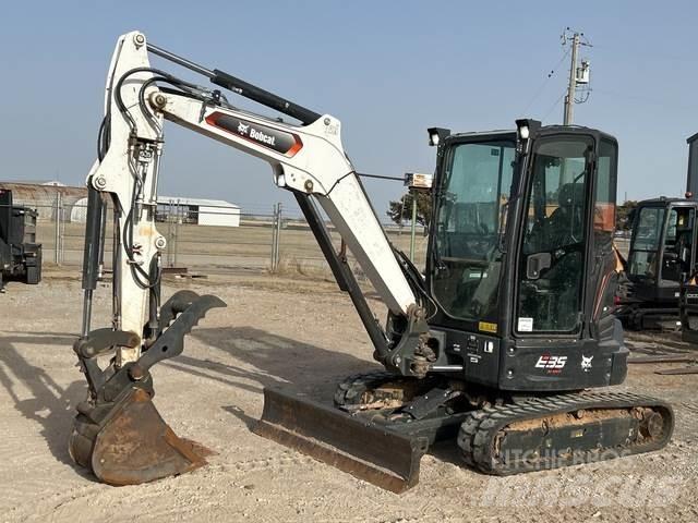 Bobcat E35 履带挖掘机
