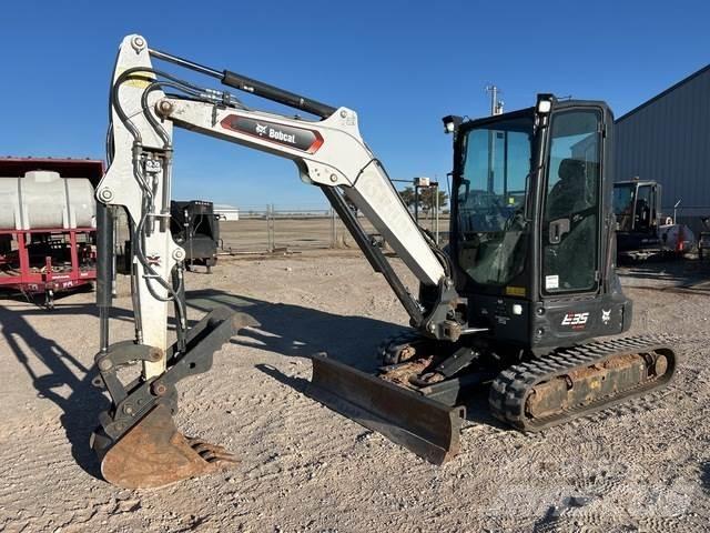 Bobcat E35 履带挖掘机