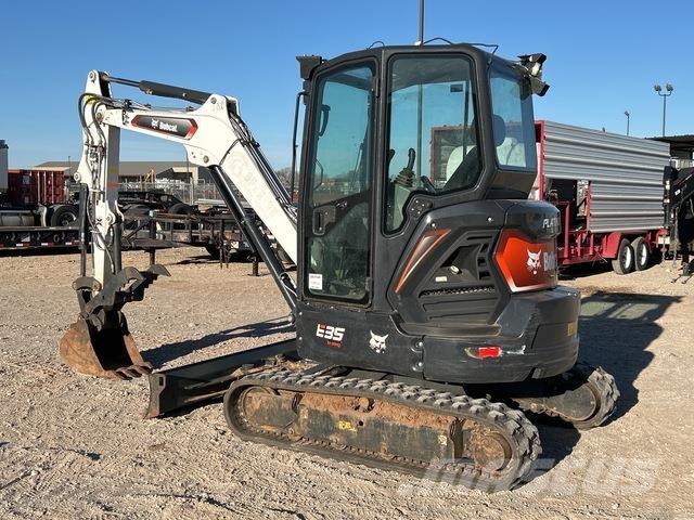 Bobcat E35 履带挖掘机