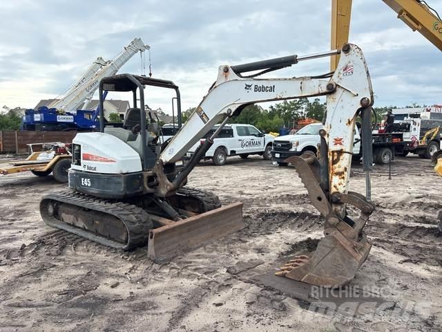 Bobcat E45 履带挖掘机