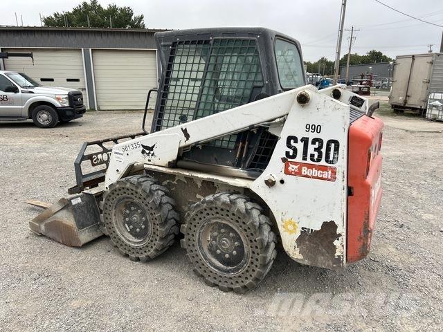 Bobcat S130 滑移装载机