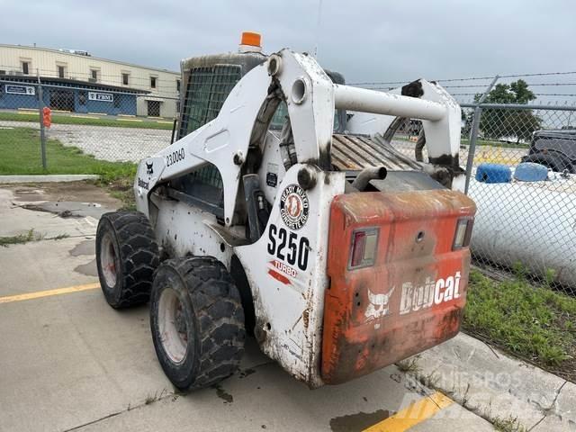 Bobcat S250 滑移装载机