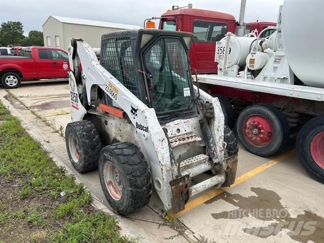 Bobcat S250 滑移装载机