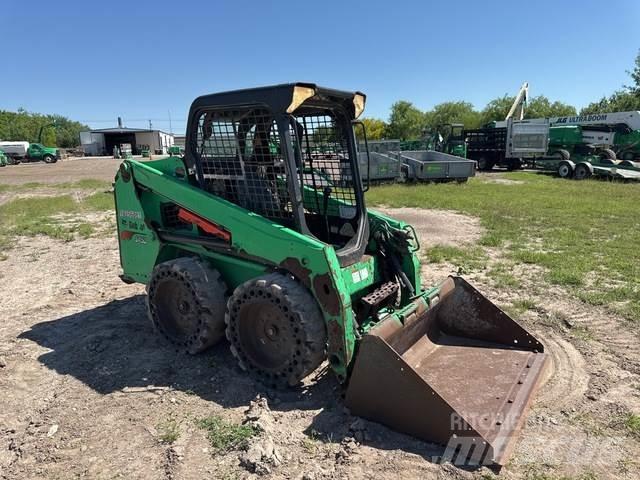 Bobcat S450 滑移装载机