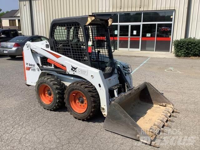 Bobcat S450 滑移装载机