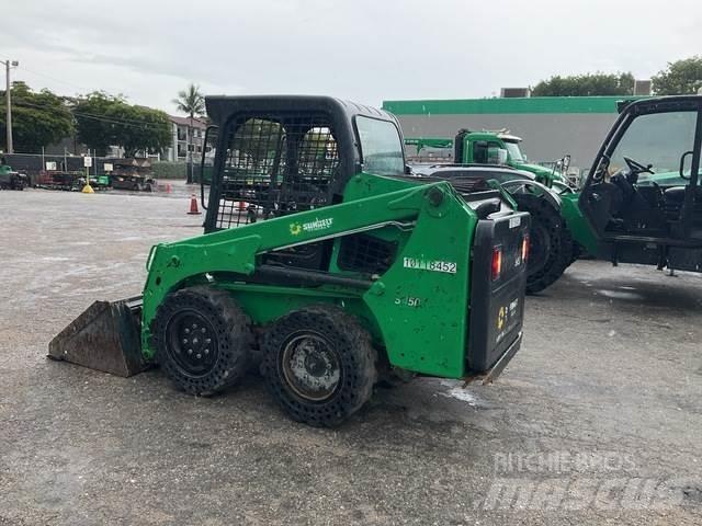 Bobcat S450 滑移装载机