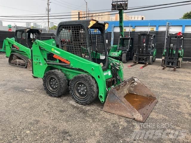 Bobcat S450 滑移装载机