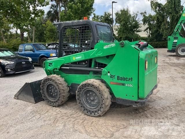 Bobcat S550 滑移装载机