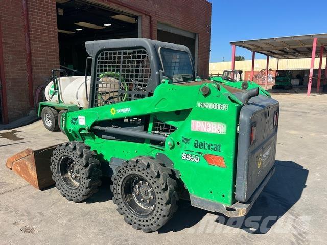Bobcat S550 滑移装载机