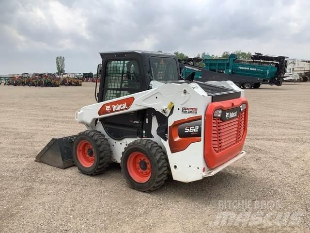 Bobcat S62 滑移装载机