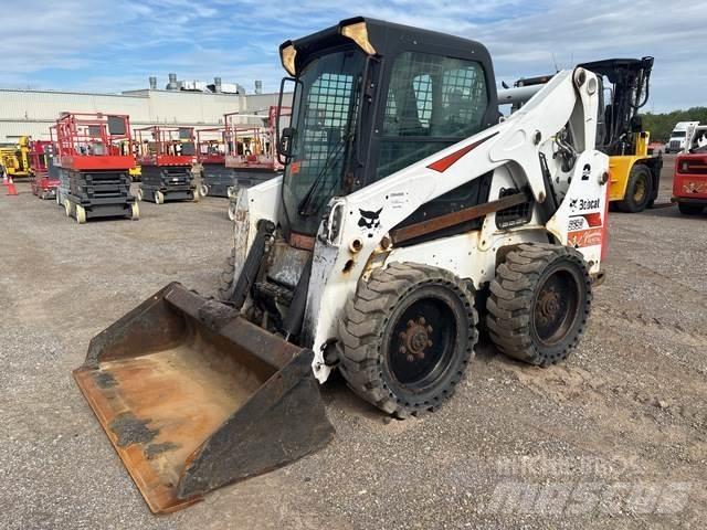 Bobcat S650 滑移装载机